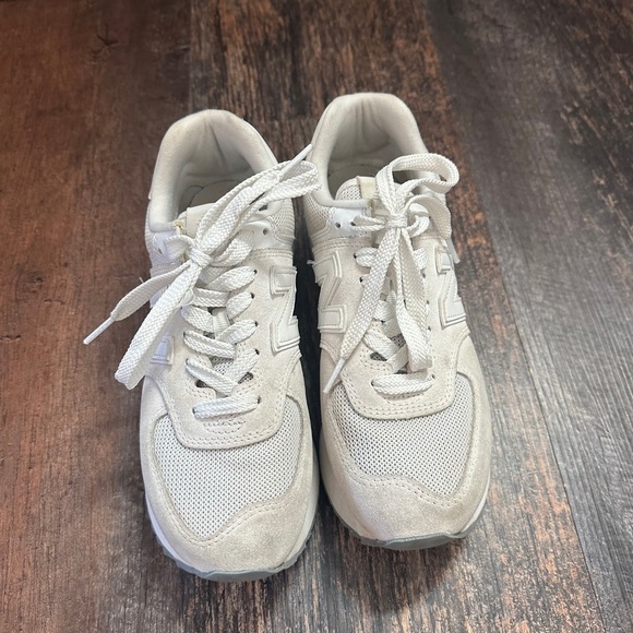 New Balance Women's Off-White and Gray Sneakers - Picture 3 of 4
